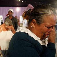 Largas filas, silencios, llanto y flores enmarcan el último adiós a Fidel