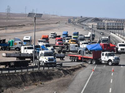 Los camioneros de Chile ponen fin a la huelga en el norte tras el anuncio del estado de excepción