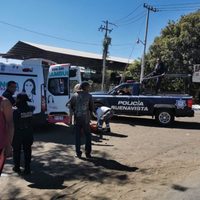 Mueren dos mujeres en accidente carretero en Michoacán; hay 25 heridos