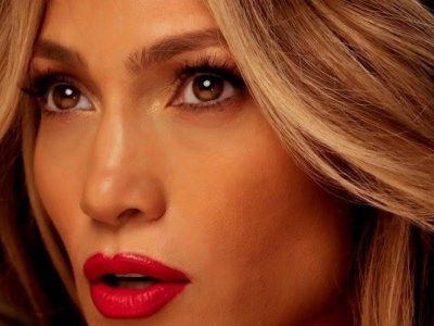 ¡Espléndida! Jennifer López deslumbró en la fiesta de los "Oscar" con un look ¿de otro planeta?