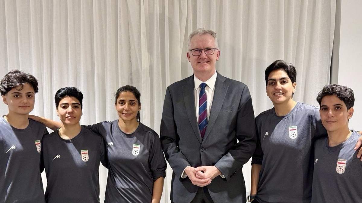 Australia concede asilo a 5 jugadoras de selección femenil iraní de futbol