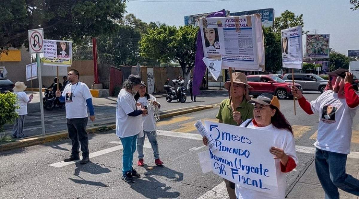 Familiares de Berenice Ocampo Ramírez, de 17 años, bloquearon la calle de forma intermitente
