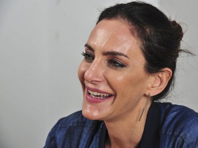 Admirando a mamá: Luciana Aymar entrena muy bien acompañada y nos llena de dulzura