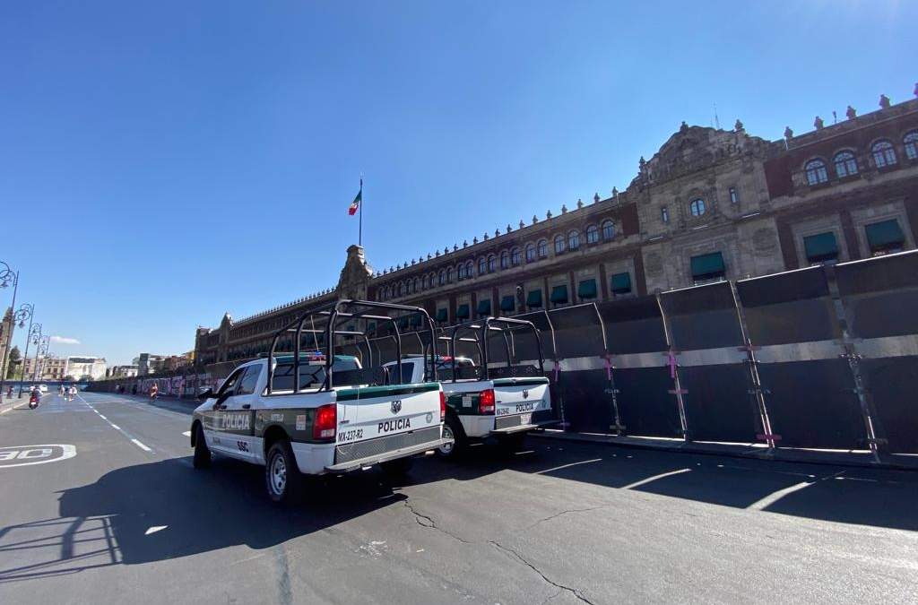 Camionetas vigilan las inmediaciones del Palacio Nacional