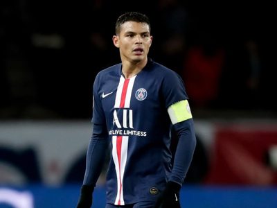Pese al coronavirus, Thiago Silva viajó a Brasil y se armó polémica en las redes
