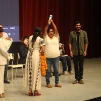 Exigen justicia para víctimas de la guerra sucia durante presentación de "La misma sangre"