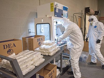 Estadunidenses imponen nuevo récord en muertes por sobredosis de drogas