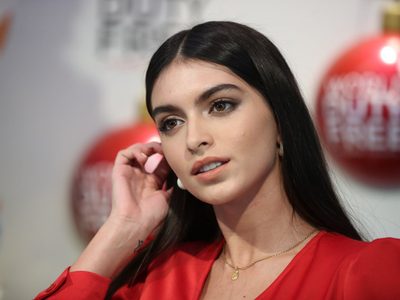Lucía, la hija de Cayetano Rivera, deslumbró en el mar con este conjunto estival