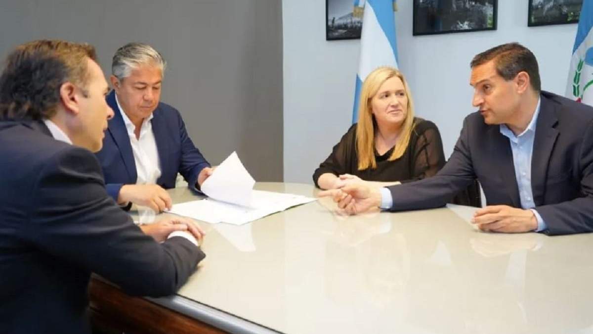 El Consejo Estratégico de Implementación le entregó el anteproyecto al gobernador. Fuente: (Gobierno de Neuquén)