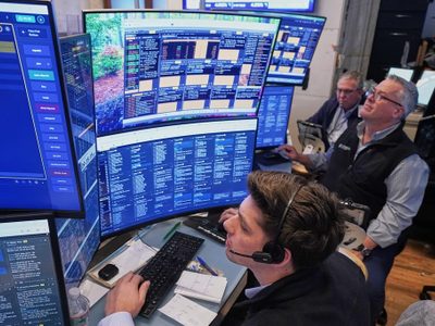 Caen acciones en Wall Street; S&P 500 baja 2.6% tras un informe de empleo sólido