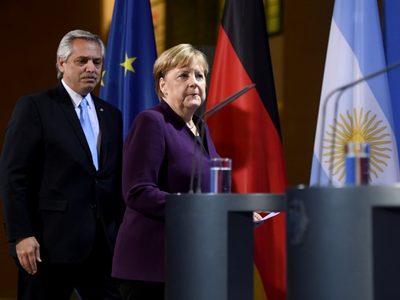 Alberto Fernández habló con Angela Merkel y le pidió ayuda con la deuda externa