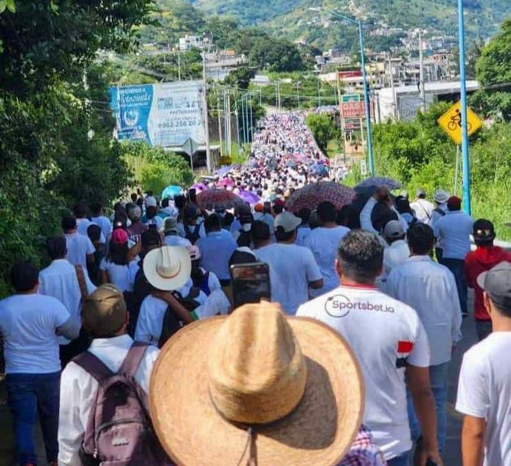 Miles de perconas marcharomn en Motozintla cotra la violencia provocada por el narco