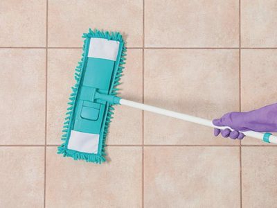 Fácil y efectivo: el secreto para que los pisos de tu casa brillen, usando solo 1 ingrediente de tu cocina