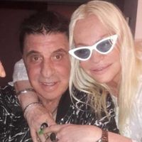 "A puro romance": Silvia Süller se fotografió con su marido en la pileta ¡Enredados y cariñosos!