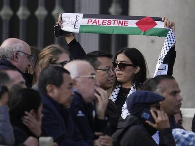 El Papa Francisco se reúne con familiares de rehenes israelíes