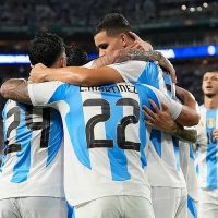 Primera experiencia en Europa: la figura de la Selección Argentina que fue presentado en Francia