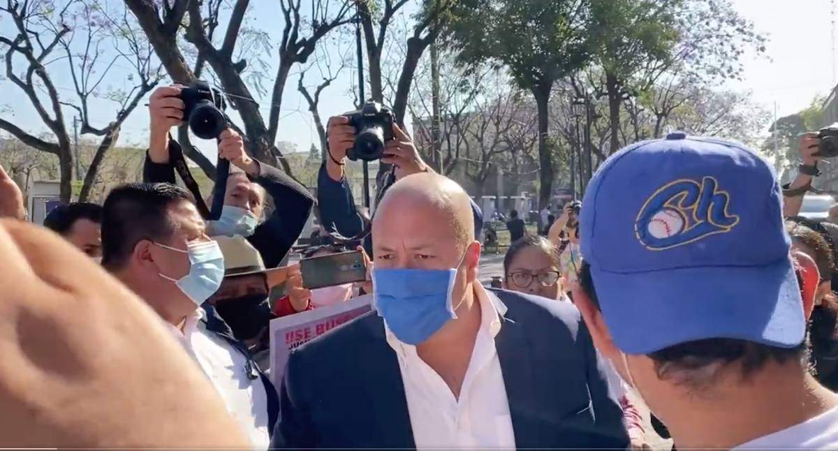 Enrique Alfaro y los manifestantes
