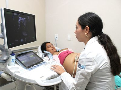 Promueven la salud de embarazadas con cursos para médicos de primer contacto