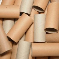 No tires el rollo de cartón del papel higiénico: mirá esta idea de servilletero bien colorido