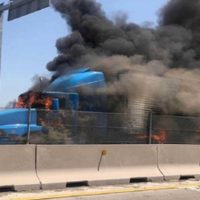 Bloquean con tráileres incendiados puente Reynosa-Pharr