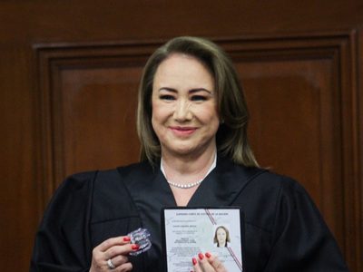 Yasmín Esquivel logra suspensión contra la UNAM por caso de plagio de tesis