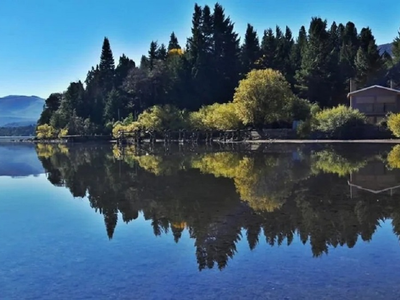 Lago Lolog imperdible: rutas, actividades y la magia de su playa a minutos de San Martín de los Andes