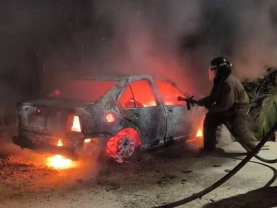 Noche violenta en Acapulco deja cuatro personas muertas, tres heridos y vehículos incendiados