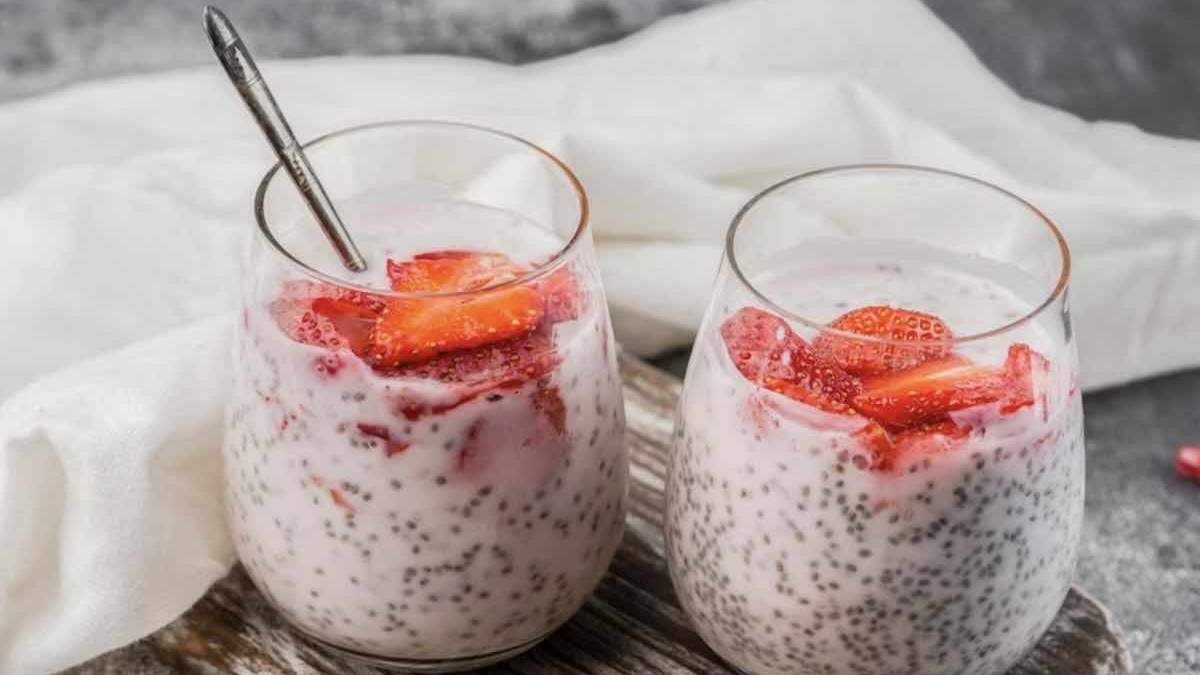 Postre de chía y frutillas. Fuente: (Instagram).