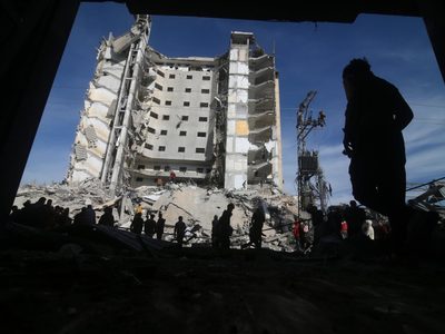 Al menos diez civiles muertos en un bombardeo israelí en el centro de Gaza