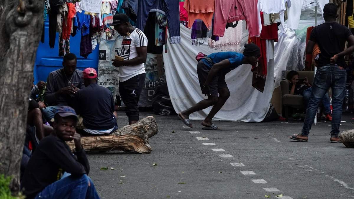 Migrantes instalados en los alrededores de la Estación Tlahuac