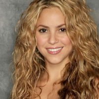 ¡Tápenla! Shakira salió así a las calles y dejó su "rayita" al aire ¿No se dio cuenta?