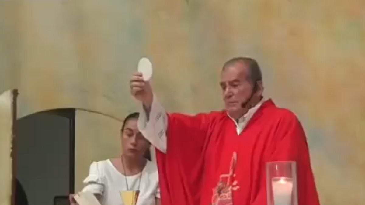 El sacerdote Miguel Cardona Valdivia