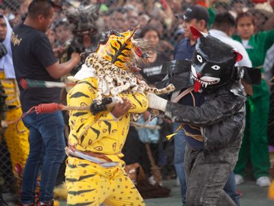 En Zitlala, los jaguares pelean a latigazos para obtener el favor de Tláloc (Video)