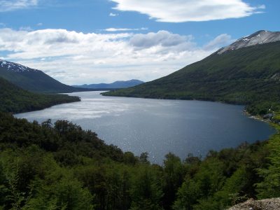 El Gobierno presentará una denuncia contra la empresa de Joe Lewis por Lago Escondido