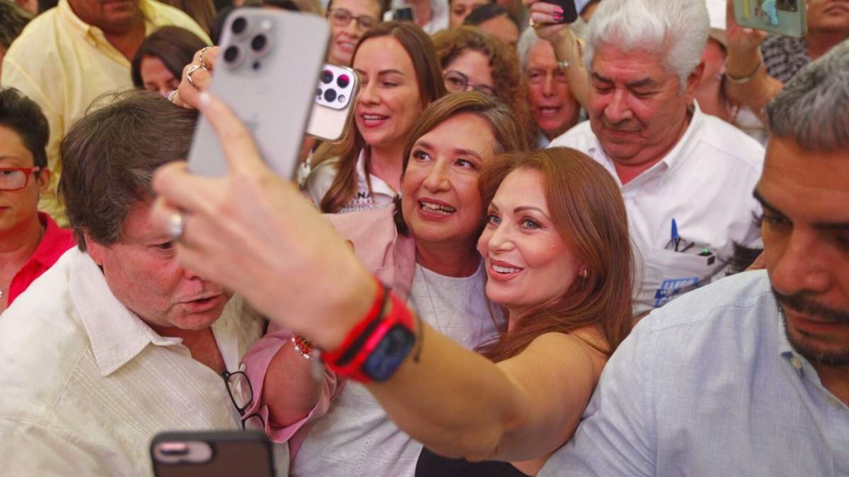 Xóchitl Gálvez durante su gira por Jalisco