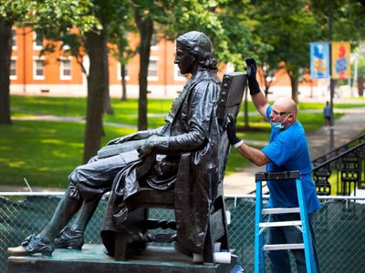 Trump deja también a la Universidad de Harvard sin privilegios fiscales