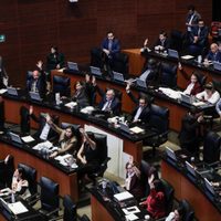 MC urge a dar declaratoria de publicidad a reforma de aumento de salario a policías y maestros