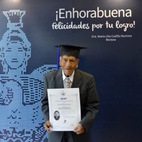 A los 86 años de edad, poblano se titula como ingeniero en la BUAP