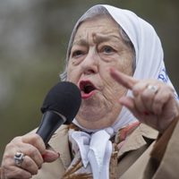 ¡A casa! De Bonafini quiere que indulten a los presos políticos por el coronavirus