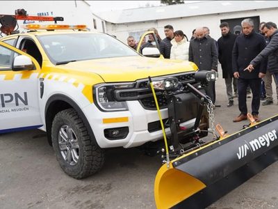 Vialidad incorporó una moderna camioneta equipada para despejar rutas con hielo y nieve