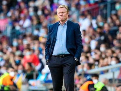 Barcelona destituye a Ronald Koeman como su entrenador