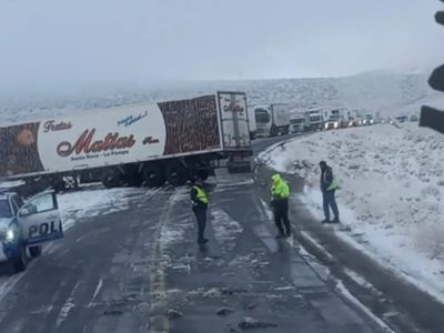 Neuquén: habilitan la Ruta 40 tras un corte por camión cruzado entre Zapala y Las Lajas por el hielo