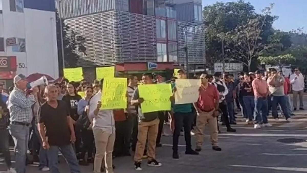 Protesta de maniobristas La Junta frente a la Administración del Sistema Portuario Nacional (Asipona) en el puerto de Manzanillo