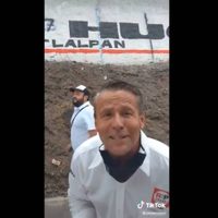 Una joven le pide a Alfredo Adame una mentada de madre... y él cumple