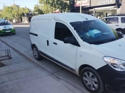 Cinco Saltos: Redujeron a un ladrón que intentó robar una camioneta de un repartidor de Centenario