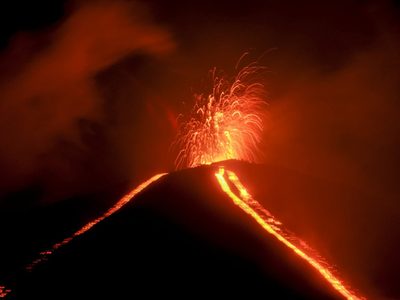 Alerta en Guatemala: ríos de lava y cenizas salen del volcán Pacaya