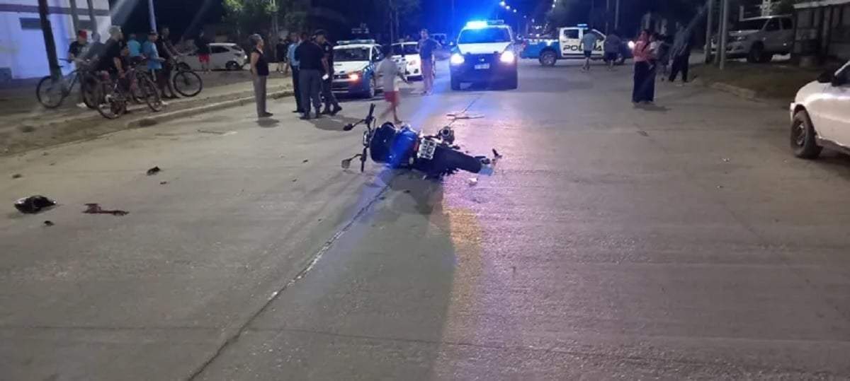 La conductora de la camioneta huyó y dejó a las víctimas tiradas en la calle. Fuente (X)