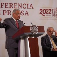 Médicos recriminan a AMLO por la contratación de 500 cubanos