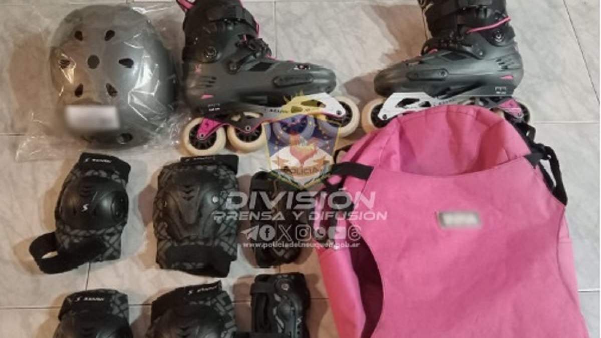 Los rollers y los elementos de protección se vendían en Facebook. Fuente: (Policía de Neuquén)