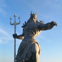Ante la llegada de “Beryl”, convocan a destruir la estatua de Poseidón, y se desatan los memes